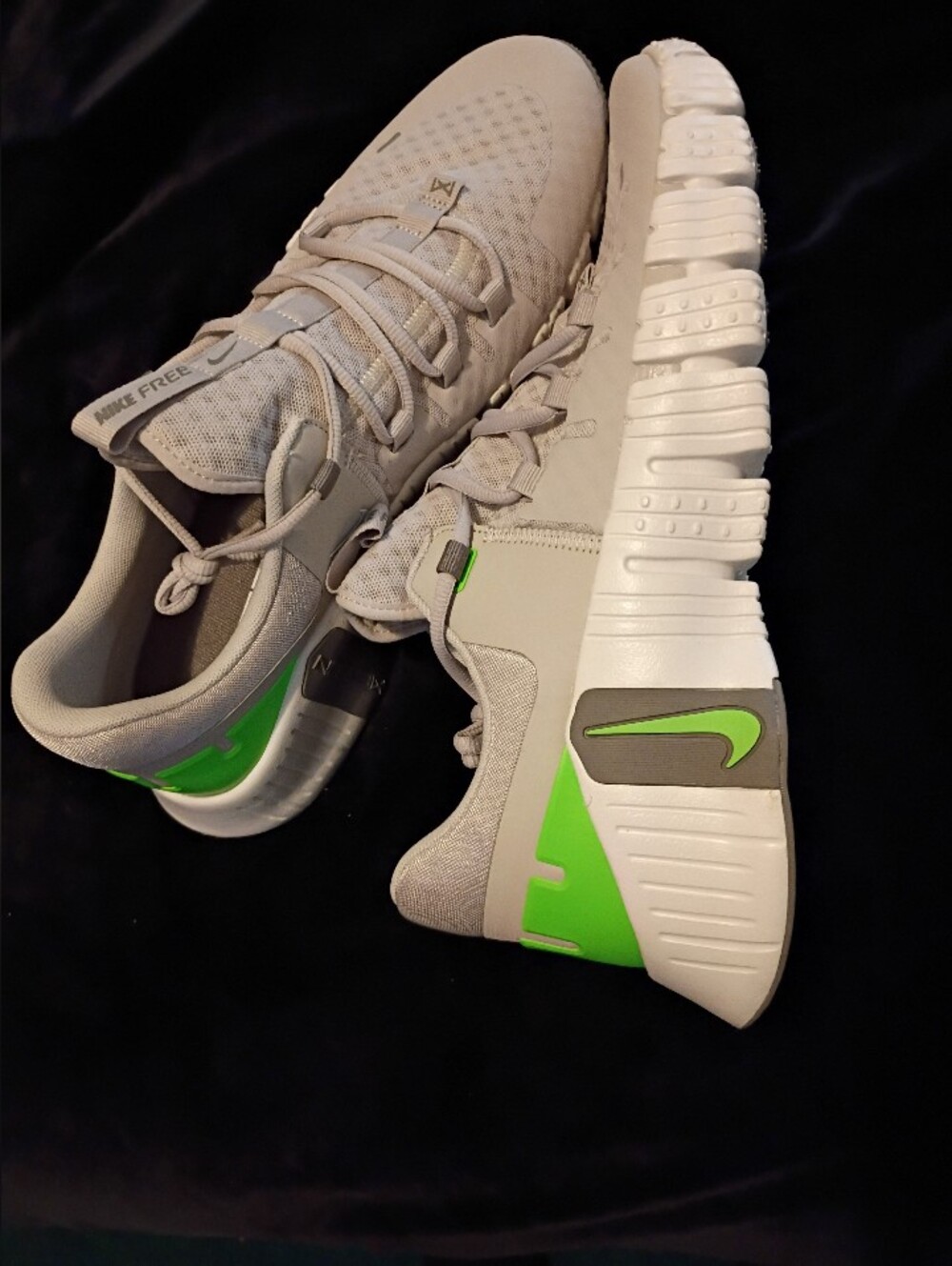Nike FreeNike Free RN Motion Lightweight Sneakers Beige with Neon Green Size 13